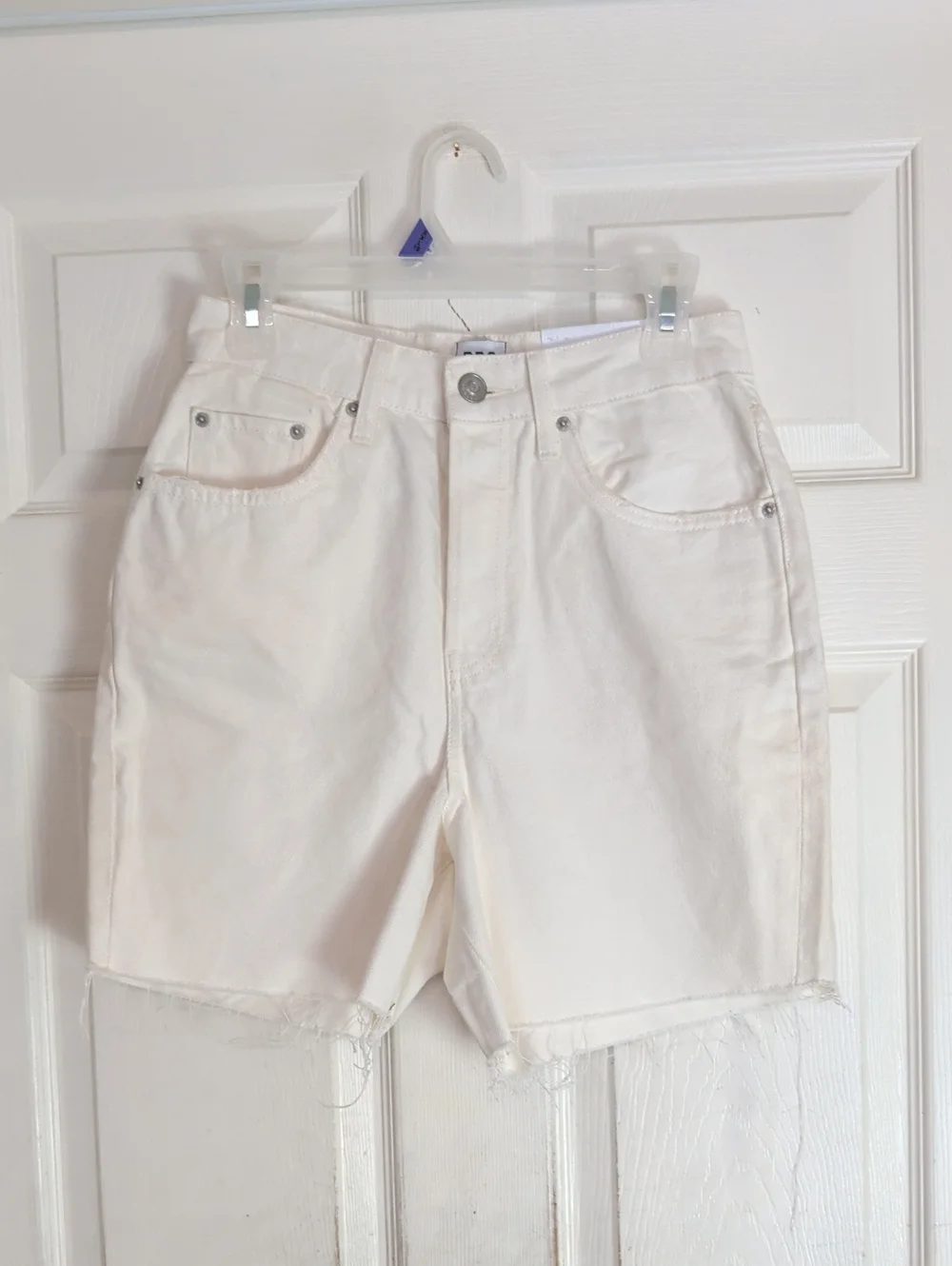 BDG 90s long inseam short white denim shorts 28